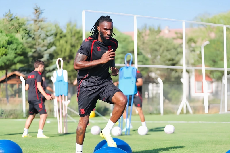 Sivasspor : Aaron Appindangoye prolongé jusqu'en 2028