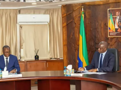 Hermann Immongault, vice-président du gouvernement gabonais et Aimé Martial Massamba, ministre de la pêche