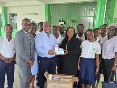 Don des anciens élèves du lycée national Léon Mba