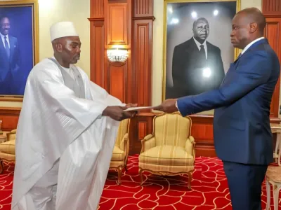 Brice Clotaire Oligui Nguema, président du Gabon et Daouda Soumah, l’ambassadeur de Guinée