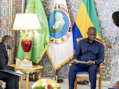 Brice Clotaire Oligui Nguema, président du Gabon et Lucas Abaga Nchama, ministre de l'Intégration régionale de la Guinée équatoriale 