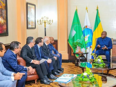 Brice Clotaire Oligui Nguema, président du Gabon et les représentants du groupe Cimaf