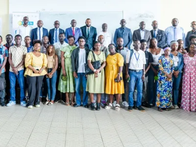 Photo de famille au terme du lancement officiel du ‘’ Challenge UOB Campus’InnoV