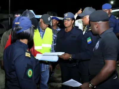 La délégation de la mairie et de la police nationale sur le terrain