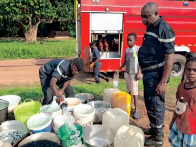 Distribution d'eau par les pompiers