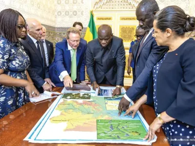 Le président de la République, Brice Clotaire Oligui Nguema, avec la délégation de Fortescue