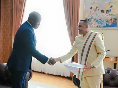 Hermann Immongault, vice-président du gouvernement gabonais et le colonel Michaël Randrianirina, président de la Refondation de Madagascar