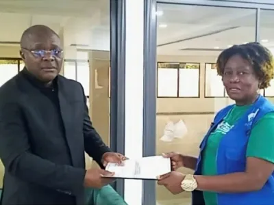 Jean Robert Mabobet, gouverneur de la Nyanga et Chantal Bougou Koumba, la superviseure provinciale du RGPL 