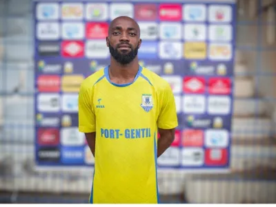 Natanael Ndwangou Iga, footballeur professionnel