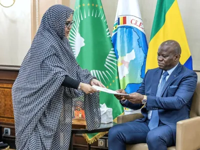 Brice Clotaire Oligui Nguema, président du Gabon et Messouda Bahama Mohamed Laghdaf
