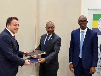 Pacôme Kossy, ministre de l'agriculture et Thierry Minko, ministre de l'économie