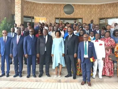Cérémonie de remise solennelle d'insignes d'honneur aux "artisans du savoir et du développement" au Gabon