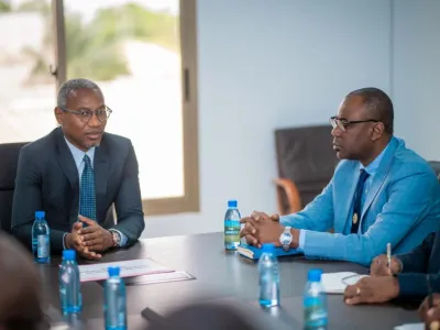Paul Ulrich Kessany, ministre des sports et Sylvain Florient Pangou Mbembo, président du Comité national olympique gabonais (CNOG) 