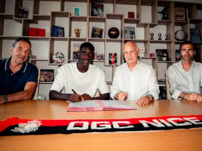 Xavier Junior Mandza signe son premier contrat pro à l'OGC Nice