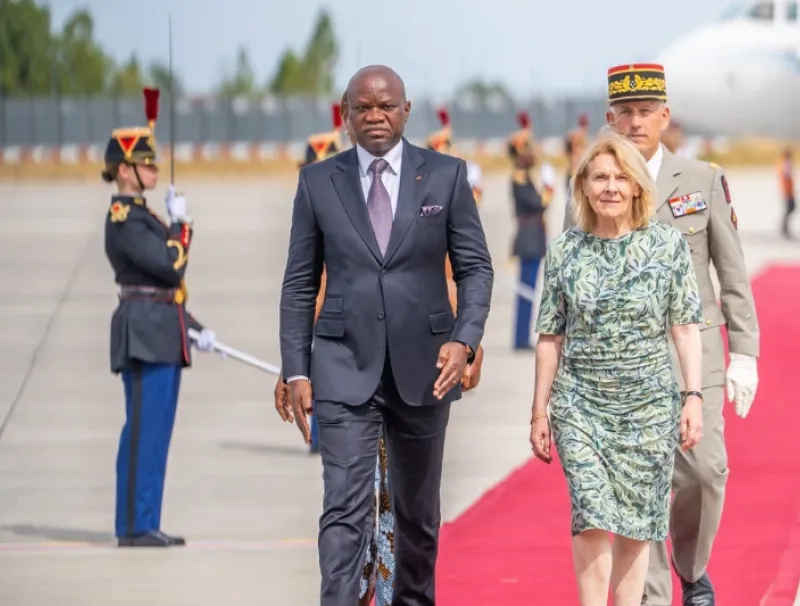 Brice Clotaire Oligui Nguema, président du Gabon et la ministre française de la Culture, Catherine Pégard.